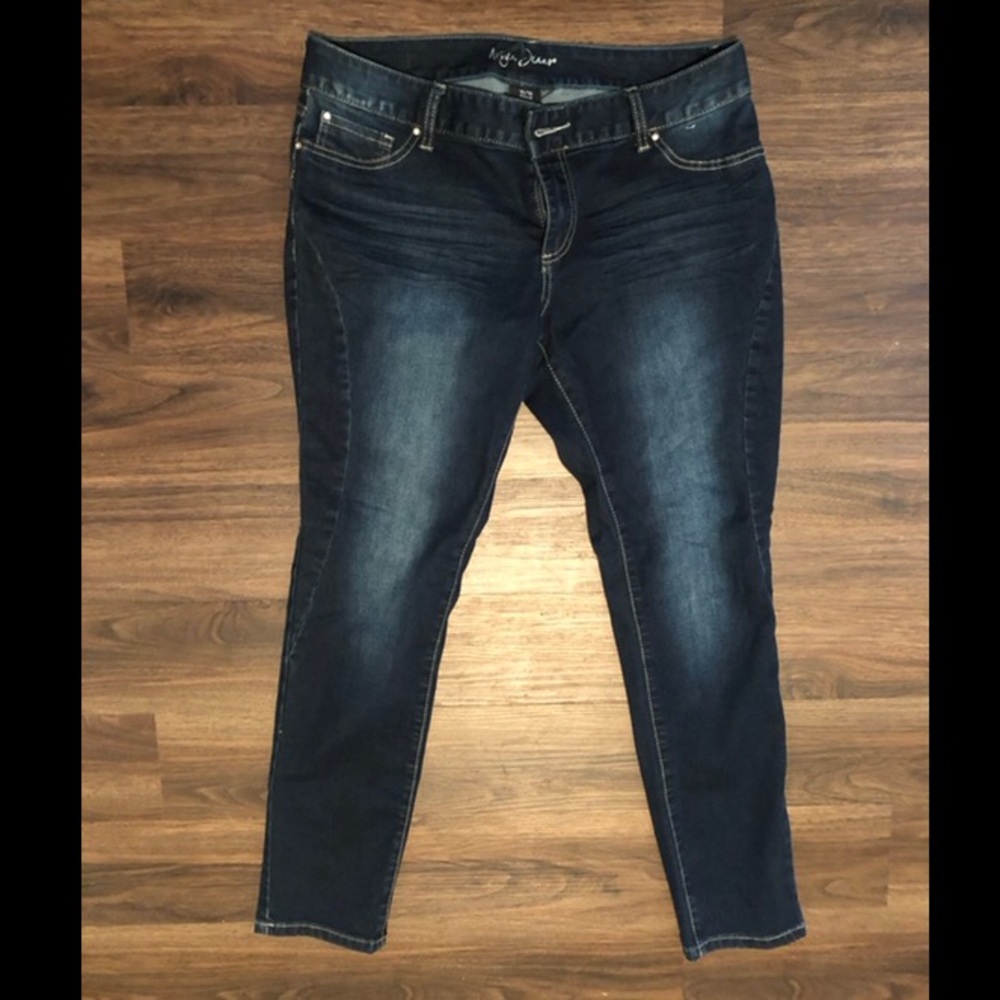 Ariya Jeans, LIKE NEW.